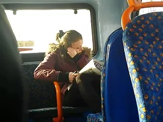 Egy ember, aki él a magánszektorban szerencsés kétszer ma este. Ehelyett szerető, mindketten egyszerre hazamennek hozzá: egy baba Tiffany, amelyet egy csaj vezet, akinek szex és pornó filmek nincs tapasztalata a folytatáshoz. A nők nem vesztegetik az időt a beszélgetésre, de miután áthaladtak az ajtó küszöbén, letérdeltek, és egymás után tették a seggüket. A csalóknak csak el kell dönteniük, hogy a kezdetektől basznak-e, ennek a végbélnyílása pedig néhány percet várhat, mielőtt a következő alkalommal nagy f