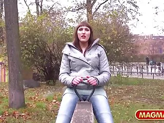 Rendeljen egy szőke szexi térdre, egy fekete ember biztosította a szexet pénzért. Tudja meg, hogy a kerek szemek, amikor látják, hogy a tagok először jelennek meg a vagina kiverésével, vastag ujjakkal nedvesítik őket. Miután az ilyen simogatások, kezek Bibi Noel lovagolni a nadrág fekete emberek, valamint a vágy, hogy szerződött a mozgás a lehető leggyorsabban. Úgy tűnik, hogy az afrikai emberek elolvasták a romlott modell gondolatait-azt javasolja, hogy hajlítsa meg, majd cserélje ki a seggét, szex filmek 