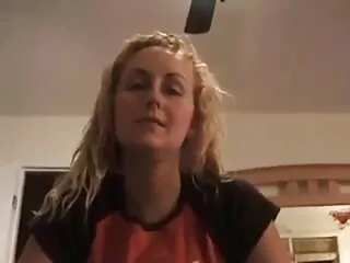 Gyerünk, kislány, xxx ingyen ne félj !!! Egy ázsiai nő vörös ruhában napozik a vásárlóval, aki idősebb, a kanapén pedig drága gyűjteményt ültek. A férfiak kiszedik a csirkét és a babát, felmásznak rá, az első a hüvelyből, majd a szamárból.