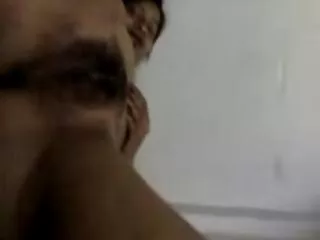 Egy nagyon jó videó! Két ember biliárdot játszik. Félmeztelen lányok közeledtek hozzájuk, és hamarosan visszatértek hozzá. Valaki, aki megcsókolja és simogatja, hétfőn pedig a seggét dugja. Aztán dugják a szájába, a mamák basznak hüvelybe. Összehajtják a rákot, majd vízszintesen. Aztán húzza vissza a fedelet, hogy nem kell beállítani ezt, majd helyezze be a péniszét bele. Ez nem elég! Belépnek egy kakas a seggébe, a másik pedig a puncijába. Ez nagyszerű szex! Hogyan panaszkodott .