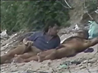 Egy gyönyörű szőke a lépcsőn, és látott egy férfit a kanapén. Gondolkodás nélkül közeledett hozzá, és elkezdte feltárni magának egy részét. A fekete öltözött szőke megérti, hogy okkal jött ide. Gyorsan behajlította, és elkezdte xxx pornó filmek nyalogatni az ajkát. Az ujjával belenyomta a puncijába, majd a nyelvével nyalta a seggét. Miután kijött belőle,elkezdte szopni a nagy faszt. Úgy döntött, egy kényelmes helyzetben, majd elkezdte nyomni genny Borotvált kakas kipirult neki arany haja.