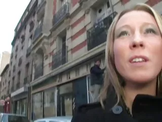 Egy fiatal lány nagyon őrült, mert a rejtett kincs az ő ma. Violet Monroe úgy amatőr sexvideok találja, hogy az eszközök megérintik, majd a mellkas aljára helyezik, hogy stimulálják az összes falat a szexuális feszültség miatt.