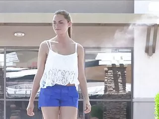 Kurva állt az út mellett, a férfi közeledett hozzá, húzza ki a tag. Miután felfedte a melleit a kabát béléséből, a baba szopja a kakasát, becsomagolja az ajkát, állat szex videók simogatja. Ribanc hozza őt, hogy orgazmus, permetezni cum a mellkasán. Szőke kurva autó, majd vegye le a kabátot kibaszott egy másik ember. A férfi a kezét a pénisz kurva. Miután eltávolította a lány melltartóját az orgazmusából, cum a tenyerében. Miután kiszállt a kocsiból, felöltözött és kitakarított.