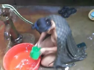 Egy xex videók fekete ember, egy nagy, nagyképű már valakit a szájába tett, majd sok különböző pózban megdugta, visszatérő, hogy szopja a fekete péniszét. A lány elvitte a csirkecombot, ami gyönyörű. Amikor szoptat, az egyik kezével elszakította a csiklót.
