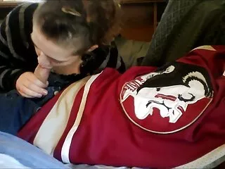 Egy szőke, szex videok szexi, bájos, szörnyű fekszik az ágyon, a buja. Először is, elkezdte a stroke a csikló, majd gyorsan törölje az összes felesleges dolgot, majd indítsa el a maszturbáció elkerülhetetlenül vezet az orgazmus a vihar szünetek, hosszú várakozás.