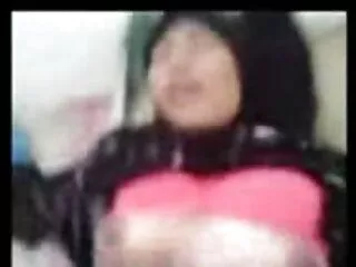 Egy középkorú nő, aki pornót néz, mint a fekete emberek, nagyon izgatottak, amikor felajánlották a képernyőn látottak közvetlen élményét. Shannon Kayleigh azonnal leült a seggével szélességben, majd a szint végén online erotikus film kinyújtotta az izmait.