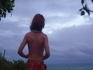 Két lány, barna haj, részt vesz egy fotózásra pornó Kandi. Először, fényképezték azzal, ahogyan a lányok simogatják az iker Bong-sziget kutyákat, sziszegve egymást, ezt követően ő is részt vett ebben a folyamatban. Egy szőke lány szopni egy férfi, meg egy szamár mulattoes. Miután a fotós fasz egy lány barna hajú, fehér a seggét, míg a barátja villog vagina vizes. Tehát ez az ember fel van fegyverezve egy videokamerával, és megismétli az egész folyamatot. szájba élvezések